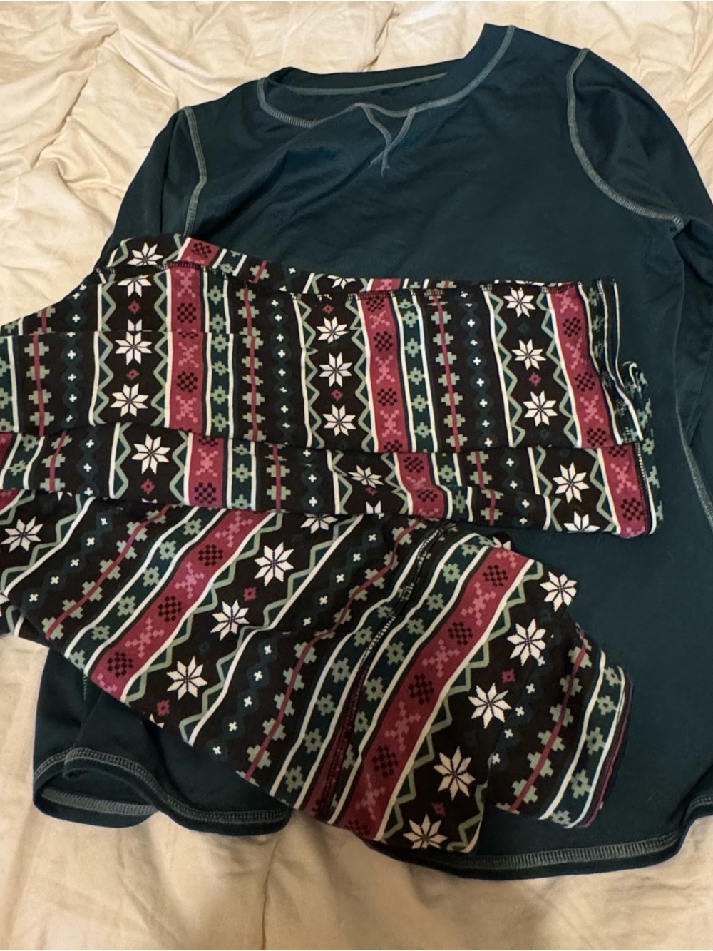 Cozy and warm Patterned Pajama/lounge set - Picture 2 of 4